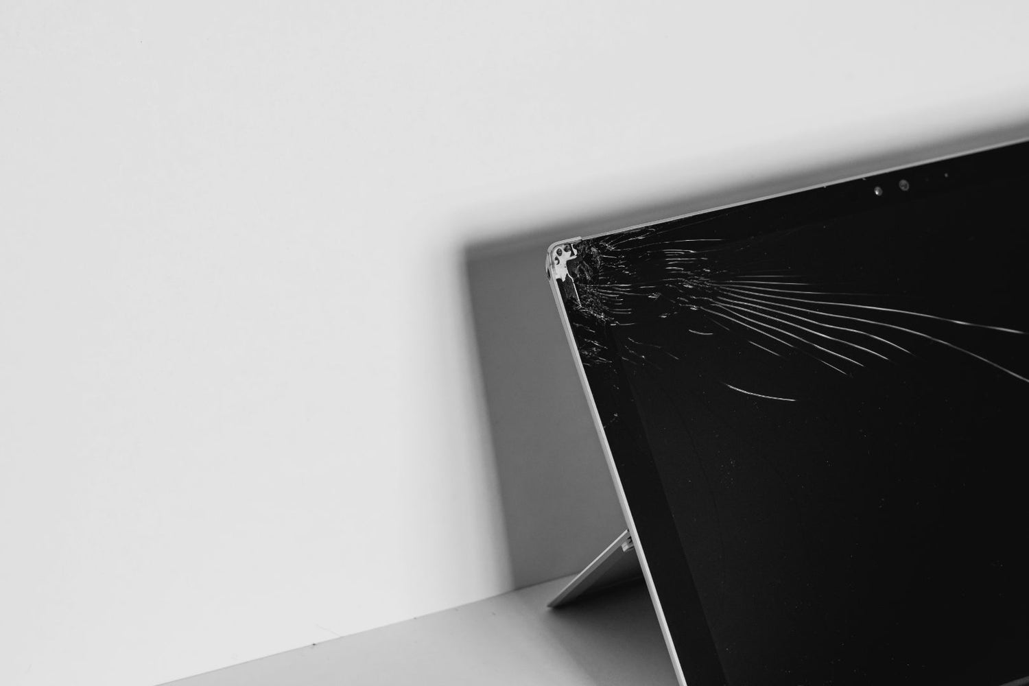 How to fix a flickering laptop screen