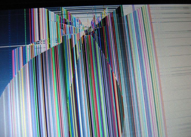 How to fix a Broken Laptop Screen without replacing it? - TechnologyVS